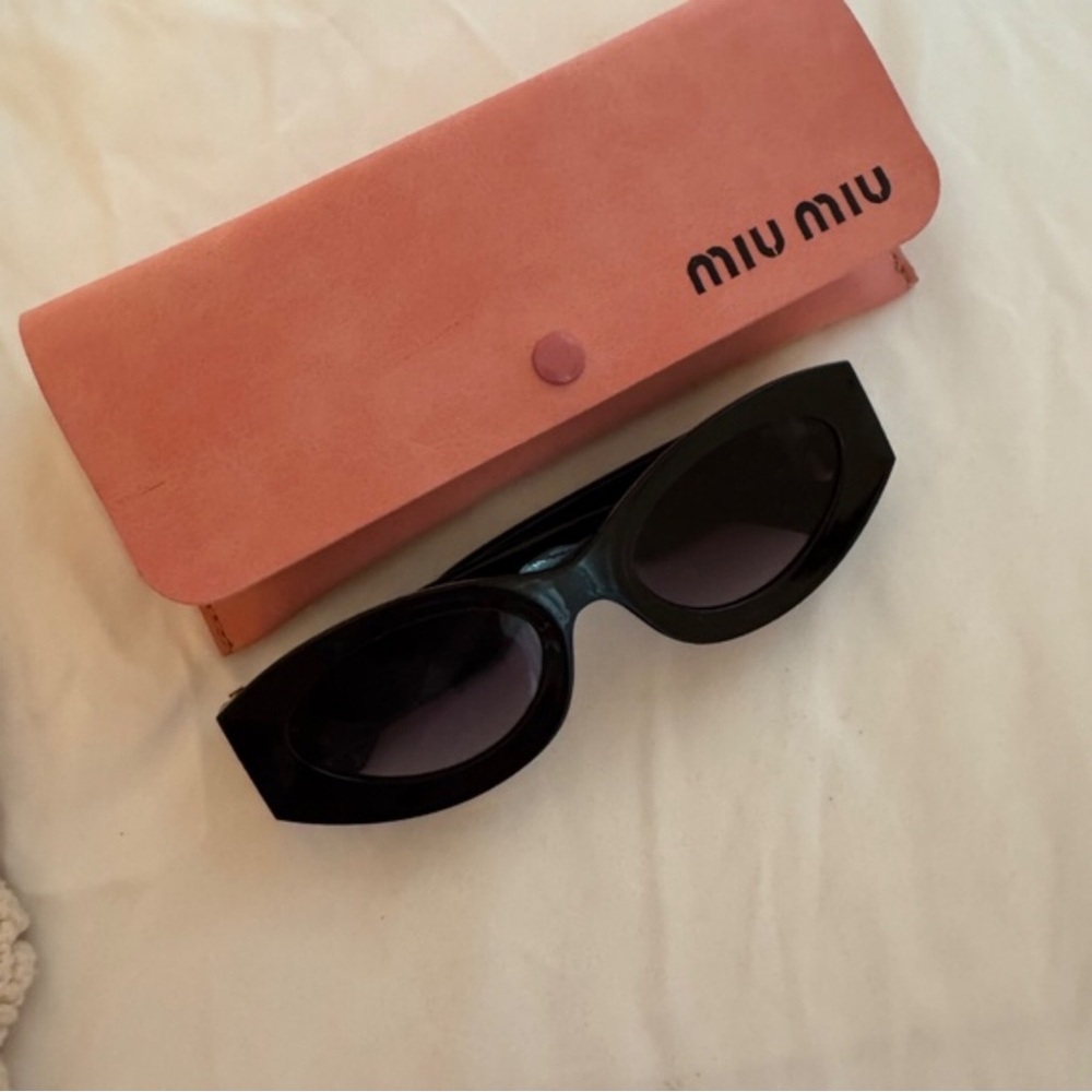 Miu Miu Glossy Black Cat-Eye Sunglasses with Pink Case